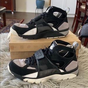 NIKE AIR TRAINER HUARACHE